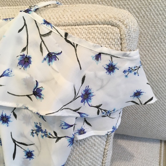 NWT Sienna Sky Cold Shoulder Floral Top, Size XS - Picture 3 of 5